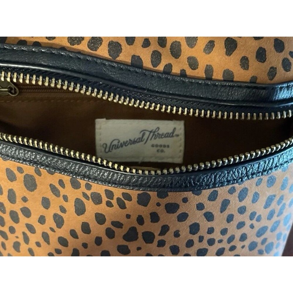 Universal Thread crossbody - Picture 2 of 3